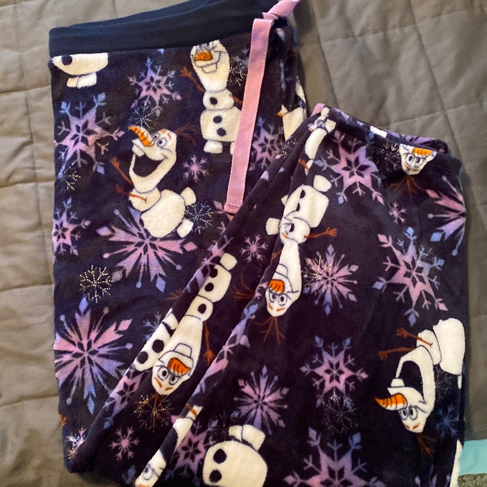 Disneys Frozen Olaf Soft Pajama pants.